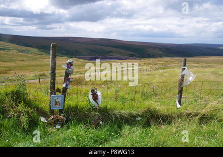 Saddleworth Moor Memorial an Keith Bennett, eines der fünf Opfer von Ian Brady und Myra Hindley. Gesehen, während ich John o'groats zu Lands End ging Stockfoto