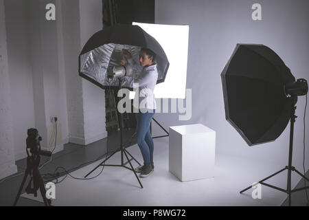 Fotografin einstellen Stroboskop- Stockfoto