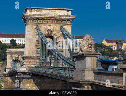 Kettenbrücke - Hängebrücke über die Donau verbindet die beiden historischen Teil von Budapest - Buda und Pest, im Jahr 1849 eröffnet. Stockfoto