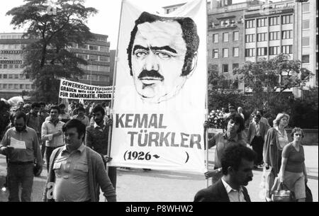 Türkische schweigen März am 24. Juli 1980 in Köln anlässlich der Ermordung von Gewerkschaftsführer Kemal Tuerkler in Istanbul. | Verwendung weltweit Stockfoto