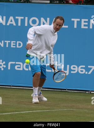 Liverpool, Großbritannien, Martina Hingis und John MCENROE SPIELEN BEI LIVERPOOL TURNIER credit Ian Fairbrother/Alamy Stockfotos Stockfoto