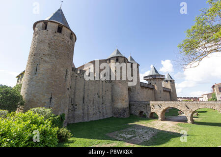Die mittelalterliche Cité von Carcassonne, Französisch Departement Aude, Occitanie Region, Frankreich. Das Château Comtal. Stockfoto