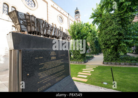 Denkmal für die jüdischen Opfer des NS-Regimes in den Hof der Synagoge in Budapest, Ungarn getötet Stockfoto