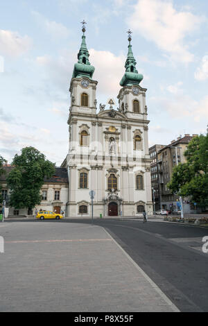 Blick auf die Fassade der St. Anna Kirche in Budapest, Ungarn Stockfoto