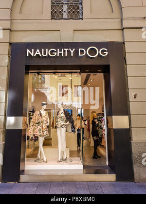 Mailand, Italien - 28. APRIL 2017: von Naughty Dog Stores in Mailand, Italien. Es ist eine italienische Modemarke mit Sitz in Mailand. Stockfoto