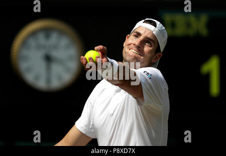 John Isner am 11. Tag der Wimbledon Championships im All England Lawn Tennis and Croquet Club, Wimbledon. DRÜCKEN SIE VERBANDSFOTO. Bilddatum: Freitag, 13. Juli 2018. Siehe PA Geschichte TENNIS Wimbledon. Bildnachweis sollte lauten: Ben Curtis/PA Wire. Stockfoto