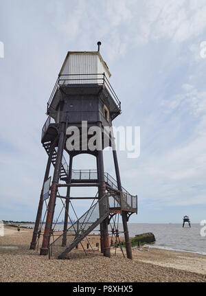 Dovercourt Essex High und Low Leuchttürme als Bereich Lichter von Trinity House in der Viktorianischen Zeit Schiffe um Landguard Point zu führen bekannt Stockfoto