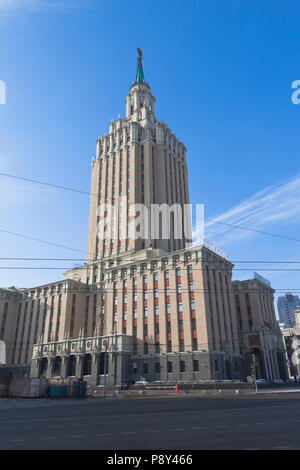 Moskau, Russland - 3. März 2018: Der Bau der Leningradskaya Hotel in Moskau Stockfoto