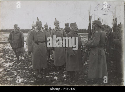 277 Erzherzog Friedrich im Gespräch mit einem Soldaten des BildID Grenadierregimentes 9 (15438873) Stockfoto