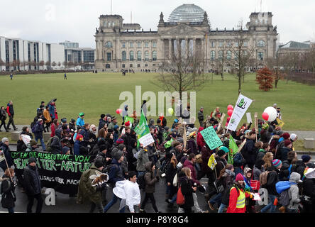 Berlin, Deutschland, Demo - Wir sind krank! Vor dem Reichstagsgebäude Stockfoto