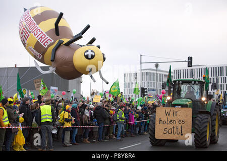 Berlin, Deutschland, Menschen an der Demo protestieren - Wir sind krank! Gegen die industrielle Landwirtschaft und Bienensterben. Stockfoto