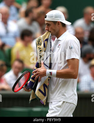 John Isner am 11. Tag der Wimbledon Championships im All England Lawn Tennis and Croquet Club, Wimbledon. DRÜCKEN SIE VERBANDSFOTO. Bilddatum: Freitag, 13. Juli 2018. Siehe PA Geschichte TENNIS Wimbledon. Bildnachweis sollte lauten: Steven Paston/PA Wire. Stockfoto