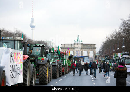 Berlin, Deutschland, Demo - Wir sind krank! Auf der Straße des 17. Juni vor dem Brandenburger Tor Stockfoto