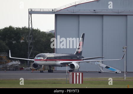 Private Donald Trump Jet, einer Boeing 757 Spitznamen Trump Force One, am Flughafen Prestwick, Ayrshire vor der Ankunft der US-Präsident auf der Air Force One. Stockfoto