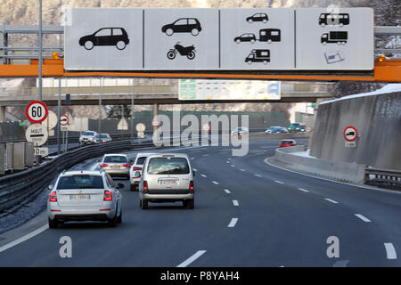 Innsbruck, Österreich, Ankunft einer Mautstelle auf der Brenner Autobahn A13 Stockfoto