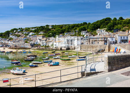 Das schöne Dorf und Hafen von Mousehole in der Nähe von Penzance Cornwall England UK Europa Stockfoto