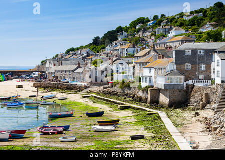 Das schöne Dorf und Hafen von Mousehole in der Nähe von Penzance Cornwall England UK Europa Stockfoto