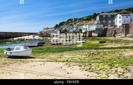 Das schöne Dorf und Hafen von Mousehole in der Nähe von Penzance Cornwall England UK Europa Stockfoto