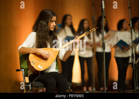 Türkische Volksmusik Konzert, Türkische Musiker spielen Türkische Instrumente Stockfoto