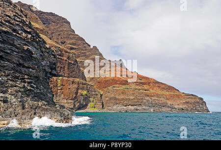 Dramatische Klippen der Na Pali Küste von Kauai in der hawaiischen Inseln Stockfoto