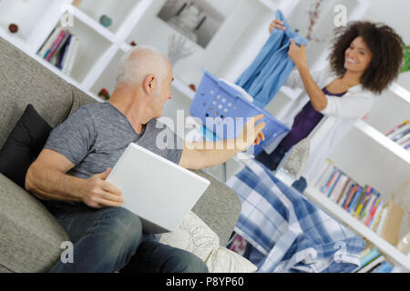 Die pflegeperson Patienten zu Hause besuchen Stockfoto