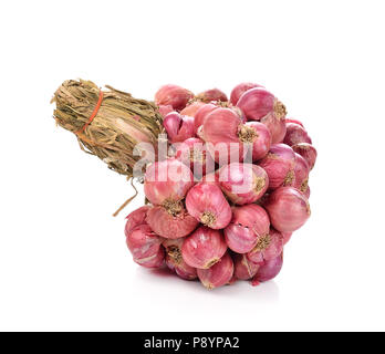 Schalotten auf weißem Hintergrund (Allium Ascalonicum) Stockfoto