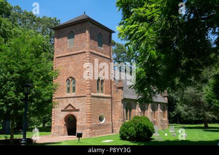 Restaurierte St. Luke's Kirche in Smithfield Virginia ist ein eingetragenes nationales historisches Wahrzeichen. Die ursprüngliche Gemeinde stammt aus dem Jahre 1629. Die Kirche war ursprünglich 1682 gebaut Stockfoto