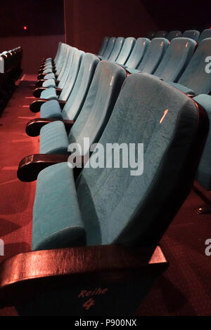 Berlin, Deutschland, leere Sitzreihen in einem Kinosaal Stockfoto