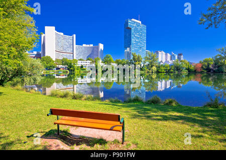 Kaiserwasser Lake Park und Vienna International Center bussines District, Hauptstadt von Österreich Stockfoto