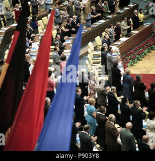 Berlin, DDR, Sitzung des x-ten Parlament der FDJ im Palast der Republik, Großer Saal Stockfoto