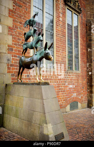 BREMEN, Deutschland - 23 März 2016: berühmte Statue im Zentrum von Bremen, der Darstellung der Esel, Hund, Katze und Hahn aus Grimm's berühmten Märchen. Stockfoto