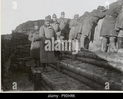 Dieses Foto aus den Europeana-Sammlungen zeigt eine Szene aus dem Ersten Weltkrieg, aufgenommen von der 2. Armee. Es ist Teil des Kriegsalbums von 365, das Kriegsbilder und militärische Ereignisse während des Konflikts dokumentiert. Stockfoto
