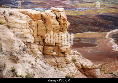 Gestreift lila Sandstein Formationen der Blue Mesa badlands in Petrified Forest National Park, Arizona, USA Stockfoto