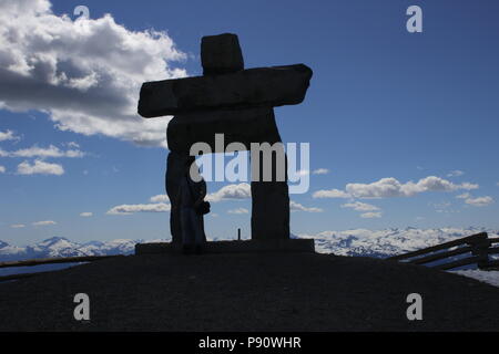 Inukshuk oben in Whistler Mountain, Vancouver, Kanada. Stockfoto