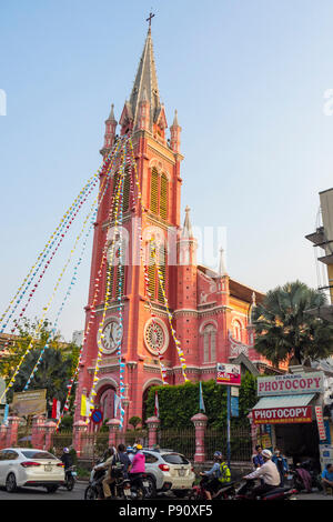 Die rosa Kirche vom Heiligen Herzen Jesu, oder, Tan Dinh Römisch-katholische Kirche in Ho Chi Minh City, Vietnam. Stockfoto