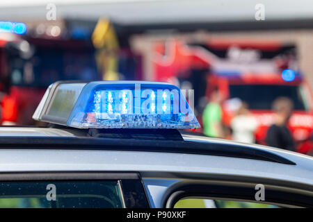 Blue Light Bar auf eine deutsche Polizei Auto Stockfoto