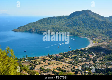 Blick über kumlubuk Dorf auf der Halbinsel Bozburun bei Marmaris Resort Stadt in der Türkei. Stockfoto