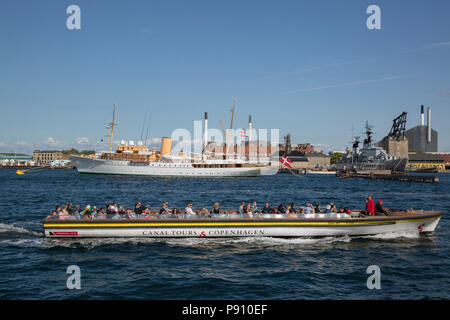 Royal Yacht und Boot von langelinie; Kopenhagen; Dänemark Stockfoto