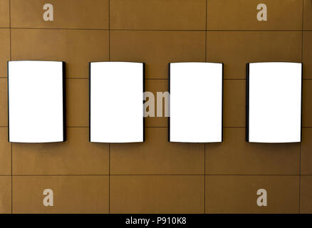 Vier Film Poster frames entlang der Gehweg in der modernen Innenarchitektur für Kino Stockfoto