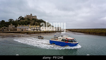 Passagier amphibische Boot verlassen St Michael's Mount in Cornwall, UK am 1. März 2016 getroffen Stockfoto