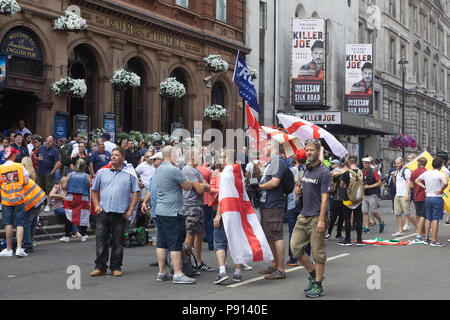 Kundgebung zur Unterstützung der weit ins Gefängnis - rechte Aktivist Tommy Robinson, London 2018 Stockfoto