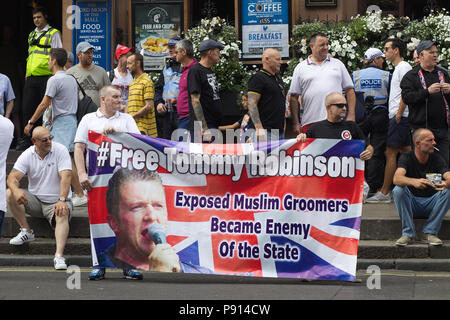 Kundgebung zur Unterstützung der weit ins Gefängnis - rechte Aktivist Tommy Robinson, London 2018 Stockfoto