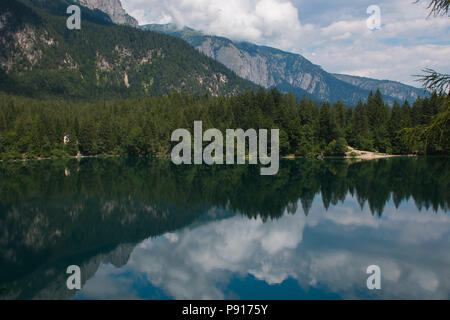 Sommer Blick von Tovel See in Trentino Alto Adige Stockfoto