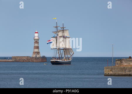 Sunderland, Großbritannien, 13. Juli 2018. Die morgenster Segel Vergangenheit Roker Pier in Sunderland im Nordosten Englands. Die 2018 Tall Ships Race beginnt in Sunderland, bevor sie auf der ersten Etappe der 2018 Tall Ships Race, Ebsjerg in Dänemark. Credit: Stuart Forster/Alamy leben Nachrichten Stockfoto