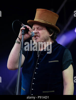 Oxfordshire, UK, 13. Juli 2018. Cornbury Festival Tag 1 - 13. Juli 2018. Zucchero auf der Bühne, tolle Tew Immobilien, Oxfordshire, UK Credit: Dawn Fletcher-Park/Alamy leben Nachrichten Stockfoto