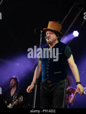 Oxfordshire, UK, 13. Juli 2018. Cornbury Festival Tag 1 - 13. Juli 2018. Zucchero auf der Bühne, tolle Tew Immobilien, Oxfordshire, UK Credit: Dawn Fletcher-Park/Alamy leben Nachrichten Stockfoto