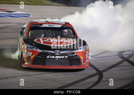 Sparta, Kentucky, USA. 13. Juli 2018. Christopher Bell (20) gewinnt die Alsco 300 an der Kentucky Speedway in Sparta, Kentucky. Credit: Stephen A. Arce/ASP/ZUMA Draht/Alamy leben Nachrichten Stockfoto