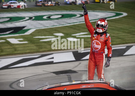 Sparta, Kentucky, USA. 13. Juli 2018. Christopher Bell (20) gewinnt die Alsco 300 an der Kentucky Speedway in Sparta, Kentucky. Credit: Stephen A. Arce/ASP/ZUMA Draht/Alamy leben Nachrichten Stockfoto