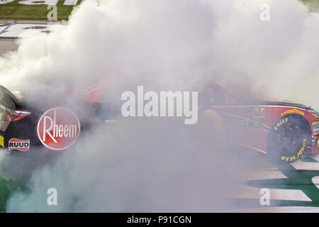 Sparta, Kentucky, USA. 13. Juli 2018. Christopher Bell (20) gewinnt die Alsco 300 an der Kentucky Speedway in Sparta, Kentucky. Credit: Stephen A. Arce/ASP/ZUMA Draht/Alamy leben Nachrichten Stockfoto