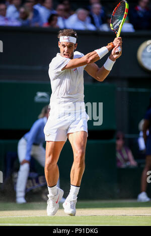 Rafael Nadal (ESP), 11. JULI 2018 - Tennis: Rafael Nadal aus Spanien während der Herren Einzel Viertelfinale von Wimbledon Lawn Tennis Championships gegen Juan Martin Del Potro aus Argentinien bei den All England Lawn Tennis und Croquet Club in London, England. (Foto von Lba) Stockfoto